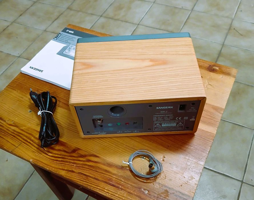 Rádio Sangean digital, modelo WR2