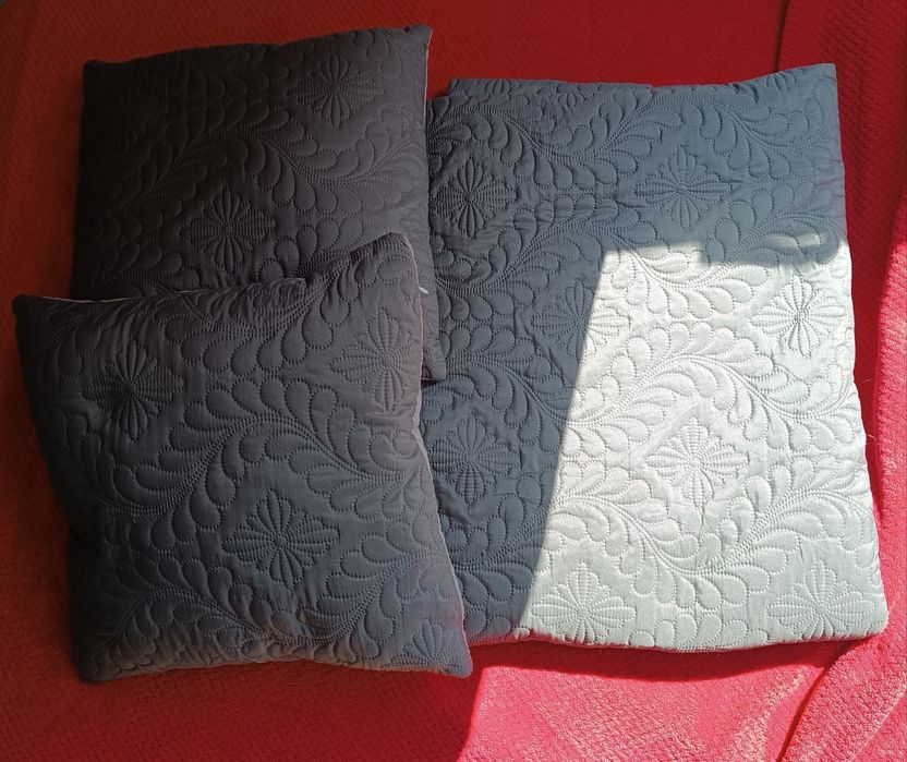 Poduszki i narzuta na łóżko