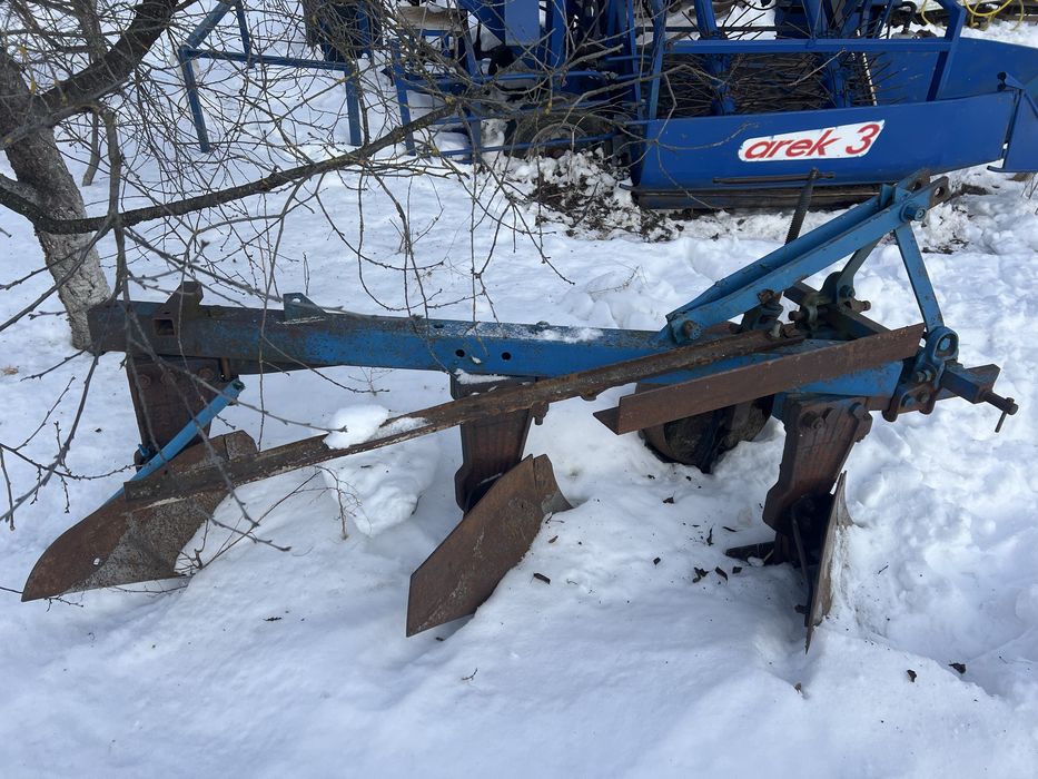 Продам плуг 3 корпуси