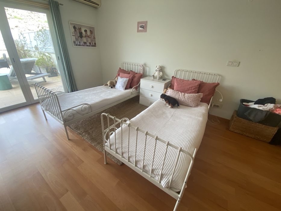 Cama ikea extensivel ferro branca