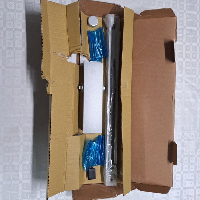 Samozamykacz Yale 3700 z szyną ślizgową