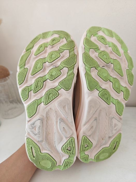 Hoka clifton 9 жіночі кросівки