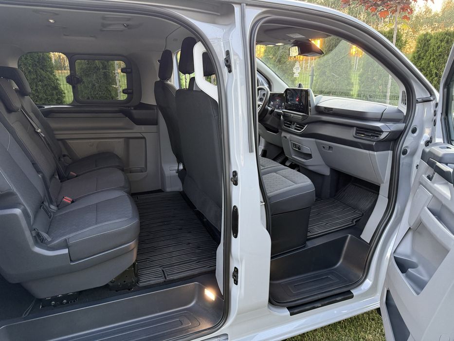 Wynajem  -Nowy Ford Transit Custom 9 - osobowy