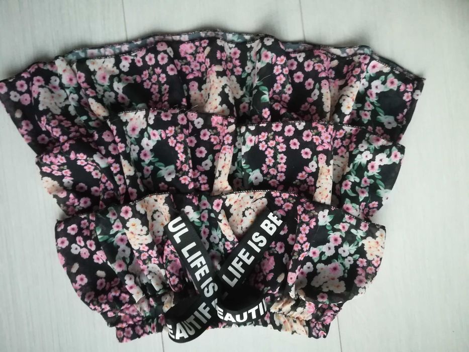 Sukienka w kwiatuszki dla dziewczynki 6/7 lat