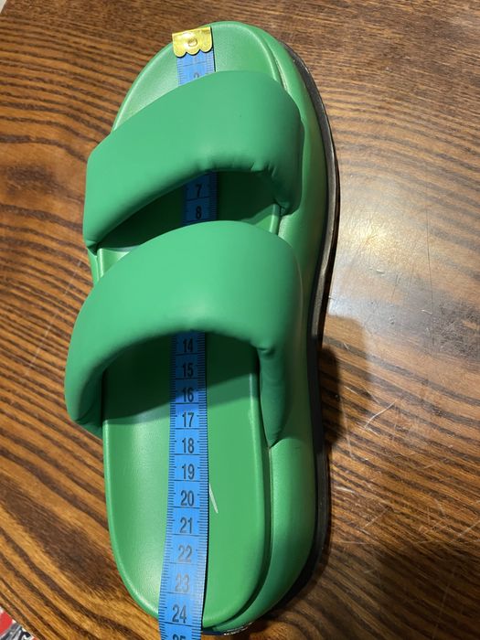 Женские шлепанцы