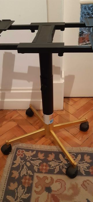 Suporte universal para televisão