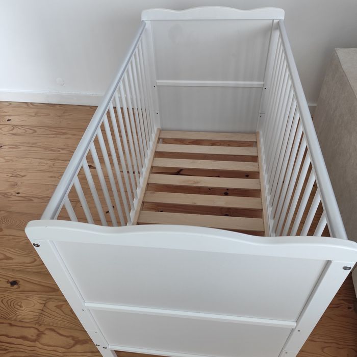 Cama de grades com colchão incluído