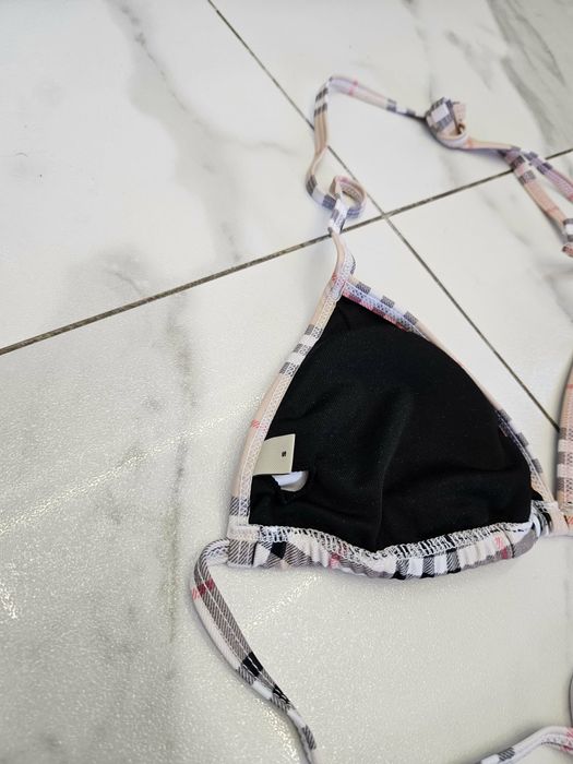 Piękny nowy stroj kąpielowy Burberry London