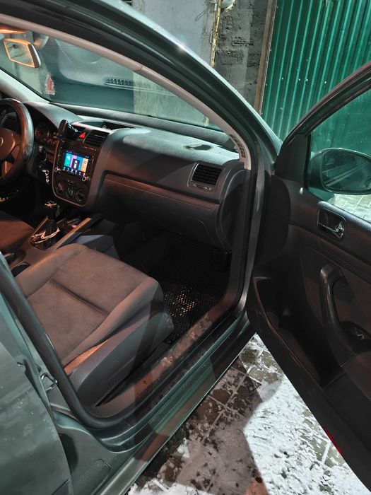 Volkswagen Golf V 2003p.