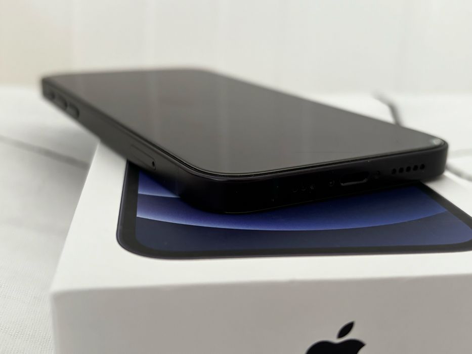 iPhone 12 64 GB black