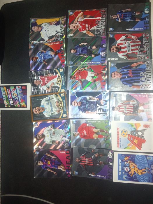 Fifa 365-19 cards 15 prateadas 1 dourada elite e 3 normais.