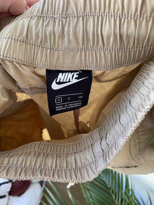 Calções Cargo Nike (tamanho: S)