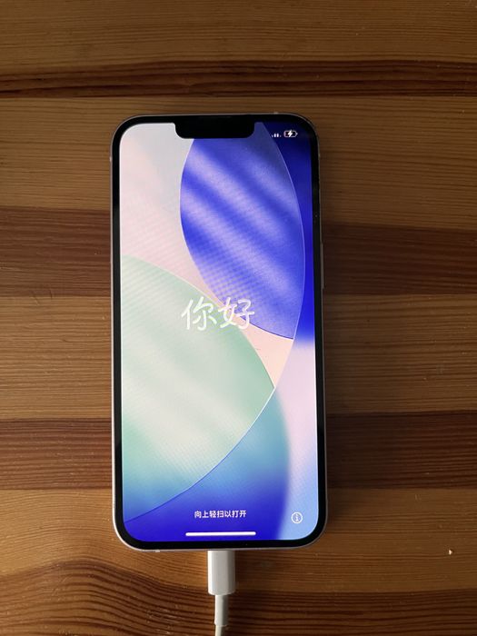 Smartfon telefon Apple iPhone 13 uszkodzony na części