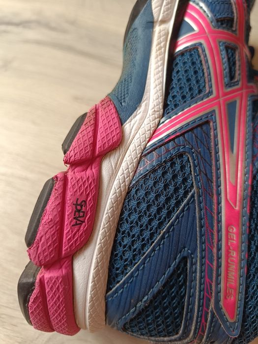Asics buty do biegania 39