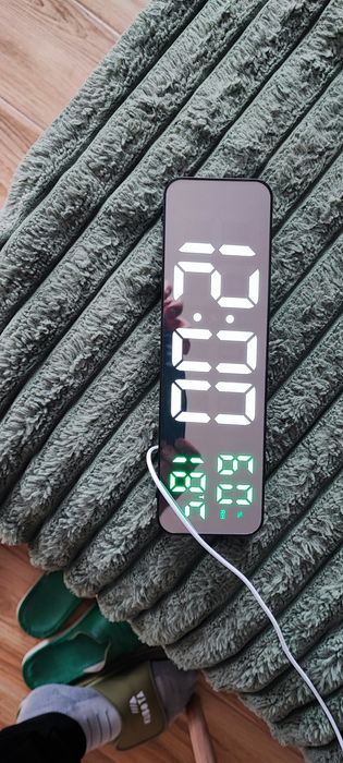 Zegarek na USB lub baterie ładowarke