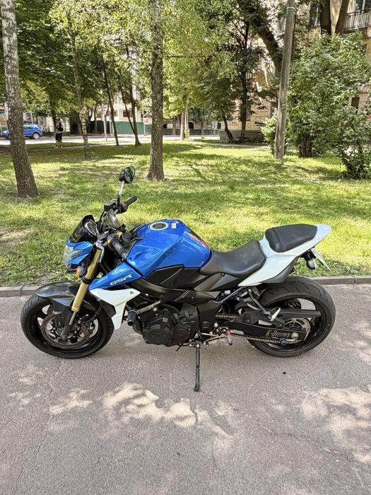 мотоцикл Suzuki gsr 750
