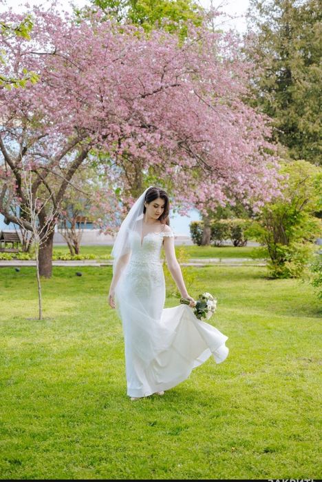 Весільна сукня біла