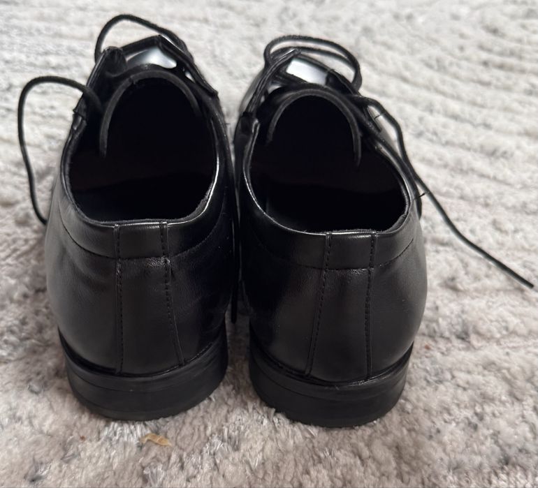 buty lakierki