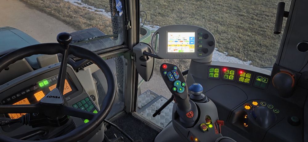 Ciągnik rolniczy Fendt 716 vario tms com3