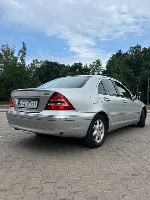 Samochód Mercedes