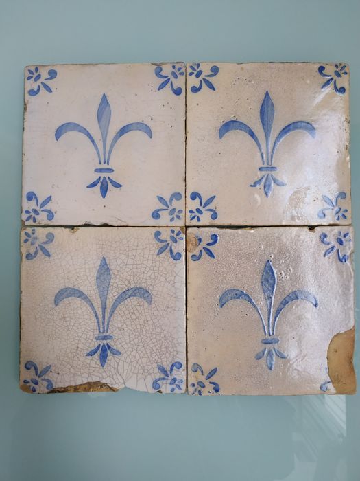 Azulejos Portugueses Antigos - Flor-de-Lis (lote de Quatro azulejos)