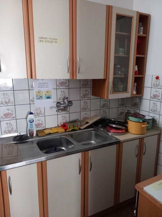 Meble kuchenne wraz z lodówką i zlewem 2-komorowym używane