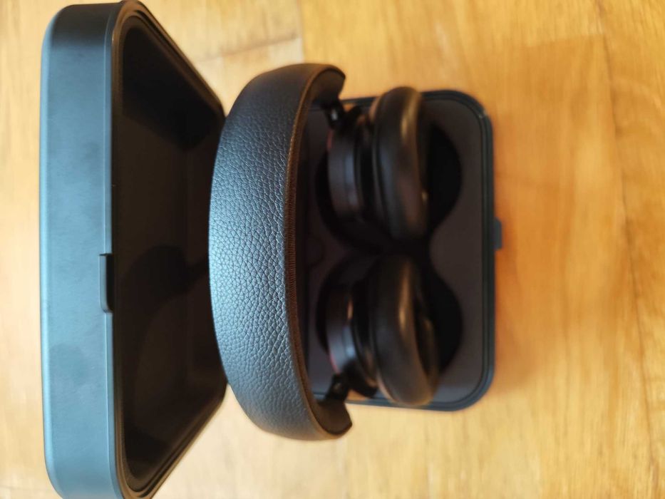 Bang & Olufsen H95 Ferrari edition