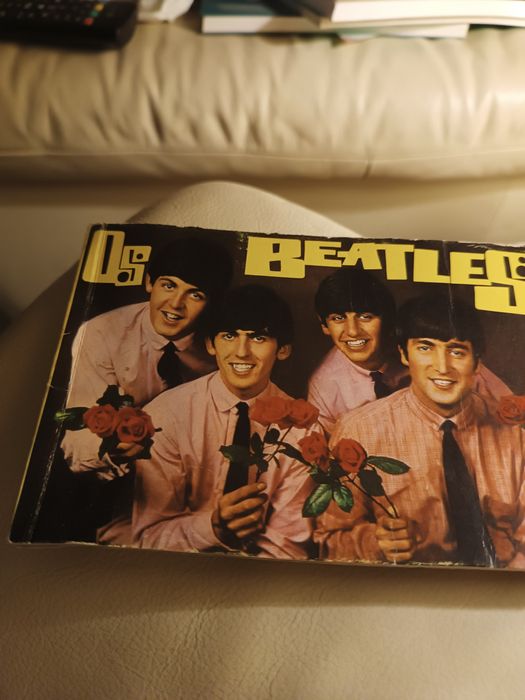 Vendo um livro dos Beatles