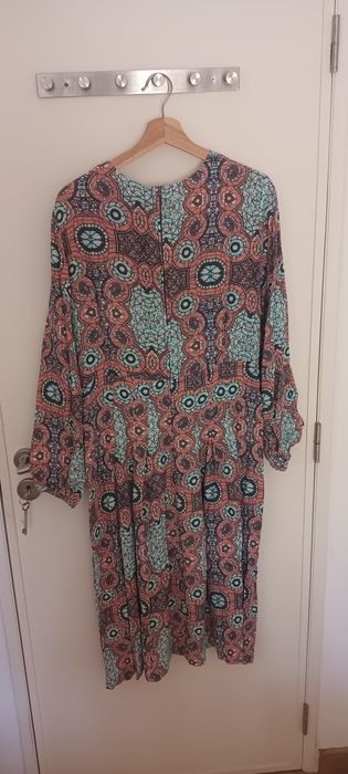 Vestido H&M cai fluido