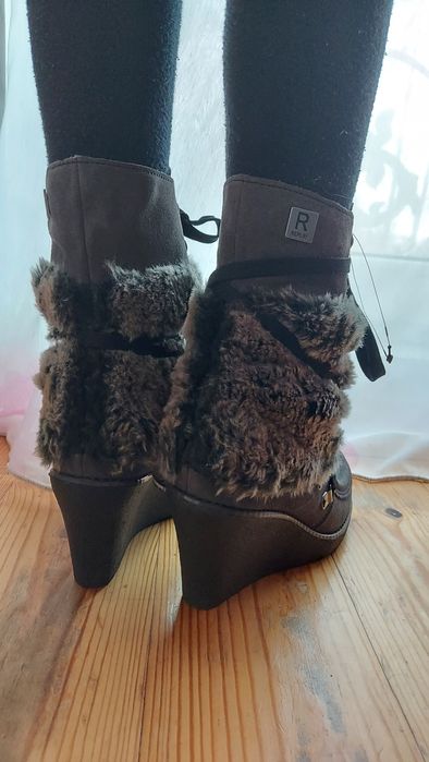 Продам нові демісизонні чоботи Replay 36p
