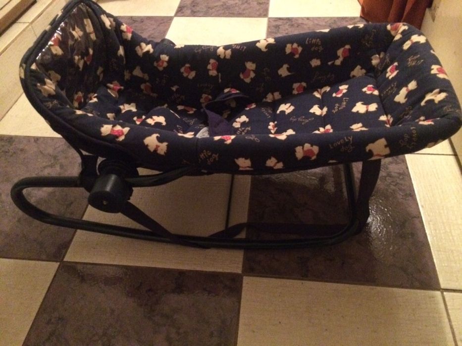 Fotelik regulowany, prawie jak nowy.