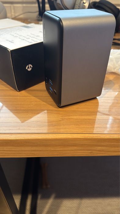 Dock Station Gravity by Tonik