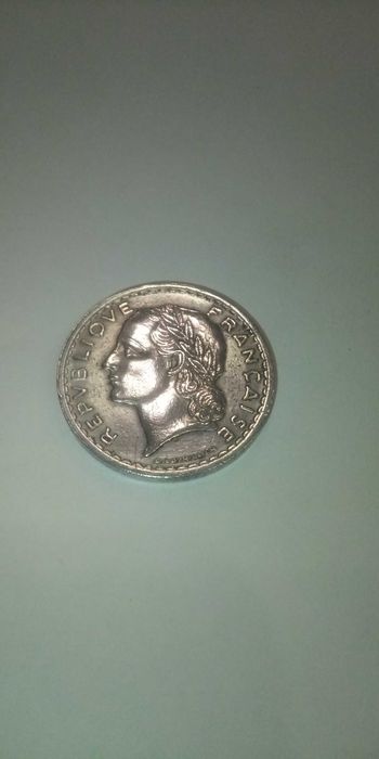 Moeda francesa de 5 francos de1945 em alumínio