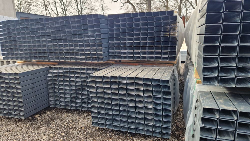 Słupek ogrodzeniowy 60x40x2,3 m z nasadką