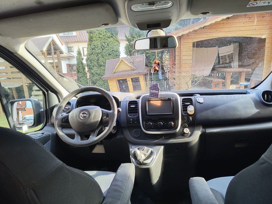 Opel Vivaro 2015 rok 8-osobowy