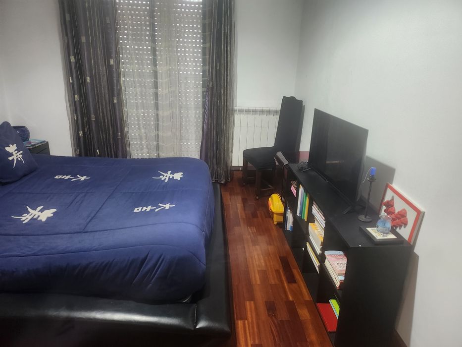 Cama de casal em pele