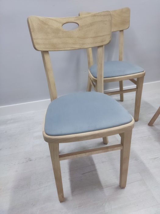 Krzesła bukowe do restauracji bardzo wygodne 12 szt od ręki.