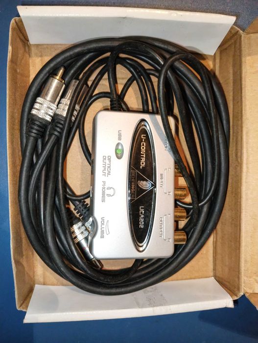Behringer UCA202