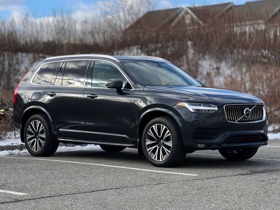 Volvo XC90      2021