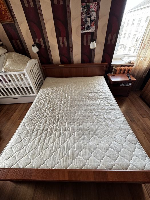 Ліжко з матрасом 160*200