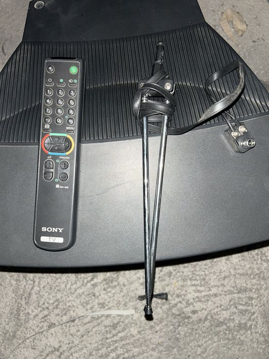 Televisão CRT Sony Trinitron – com comando e antena