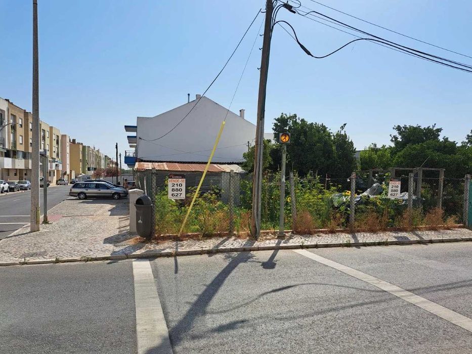 Lote de terreno 202,40 m2 em zona de moradias