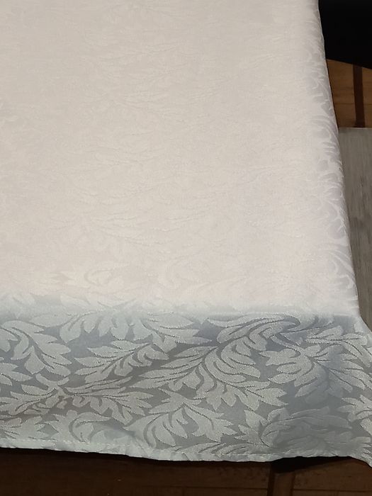 Obrus biały plamoodporny