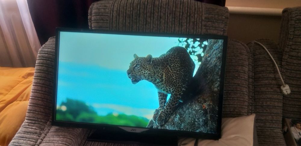Телевізор JVC 32 led з інтернетом і T2 тюнером