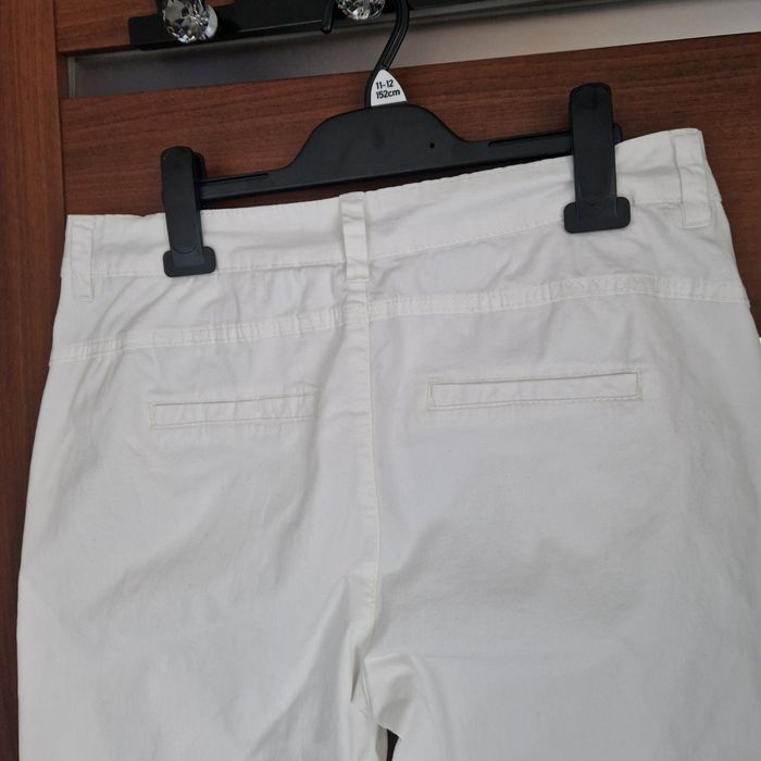 Spodnie chinosy białe Reserved