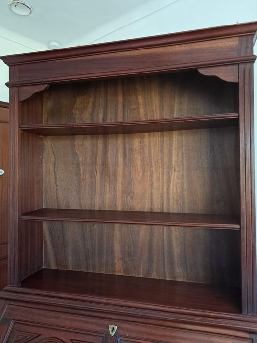 Escrevaninha mogno e estante