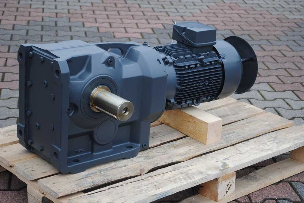 Motoreduktor kątowy 7.5kw. 30obr./min. z enkoderem. Siemens