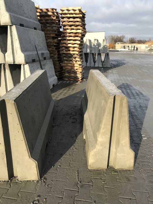 Bloki oporowe, bariera drogowa, zapora