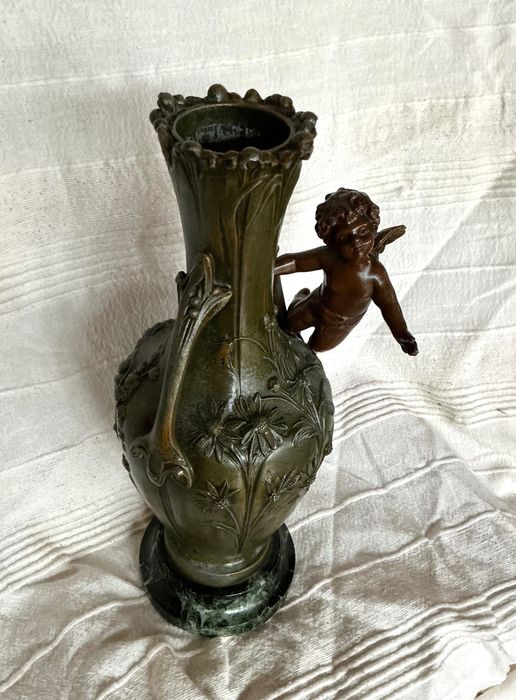 Jarrão/Jarra Arte Nova com Putti