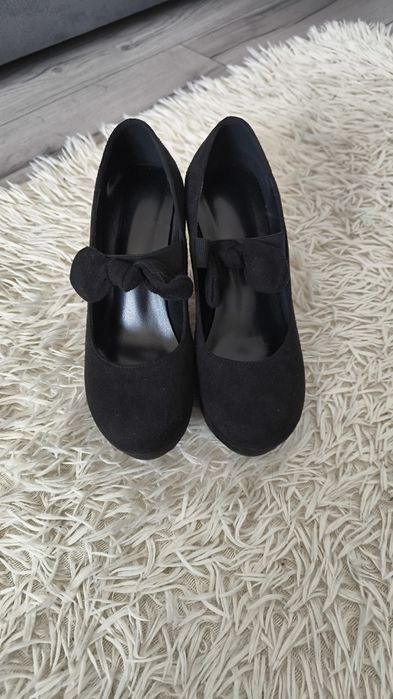 Buty na obcasie  38